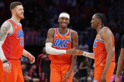 开云平台-快船取得大胜，常规赛完美谢幕