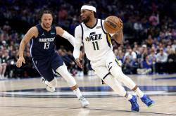 开云平台-关于爵士击败独行侠，高诺维奇三分连连的信息