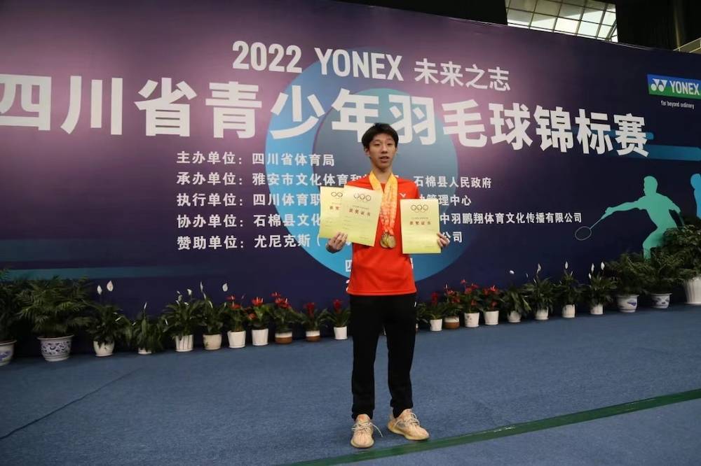包含哈化柏球员集结备战，助力球队斩获三分的词条