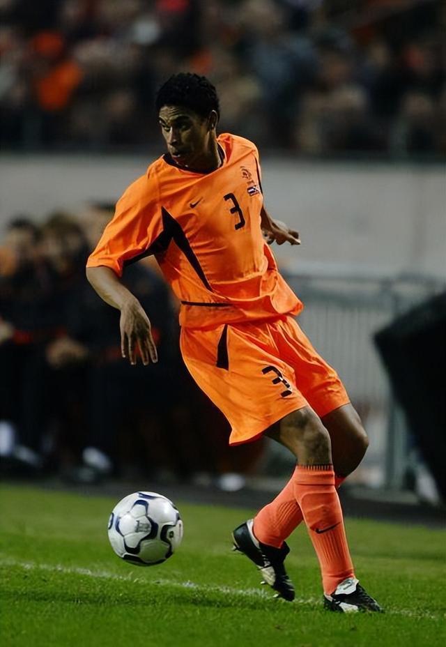荷兰队在欧国联比赛中崭露头角，积累实力