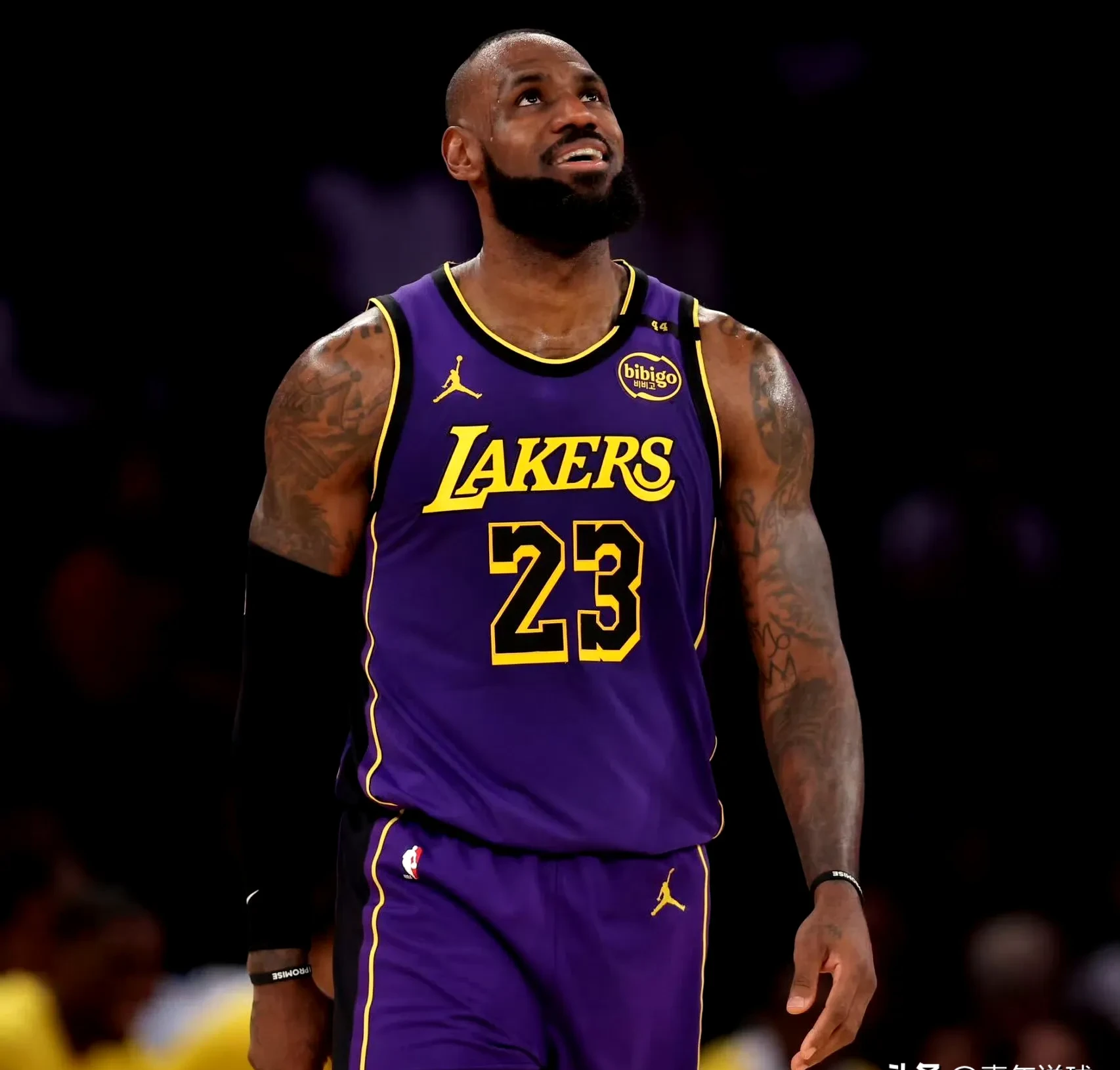 包含骑士祸不单行,詹姆斯进球不中被判犯规致命失误的词条 包含骑士祸不单行,詹姆斯进球不中被判犯规致命失误的词条